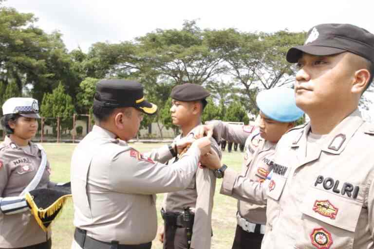 Kapolres Sergai AKBP Jhon Sitepu memimpin Apel Pergeseran Pasukan dalam rangka Pengamanan TPS Pemilukada tahun 2024