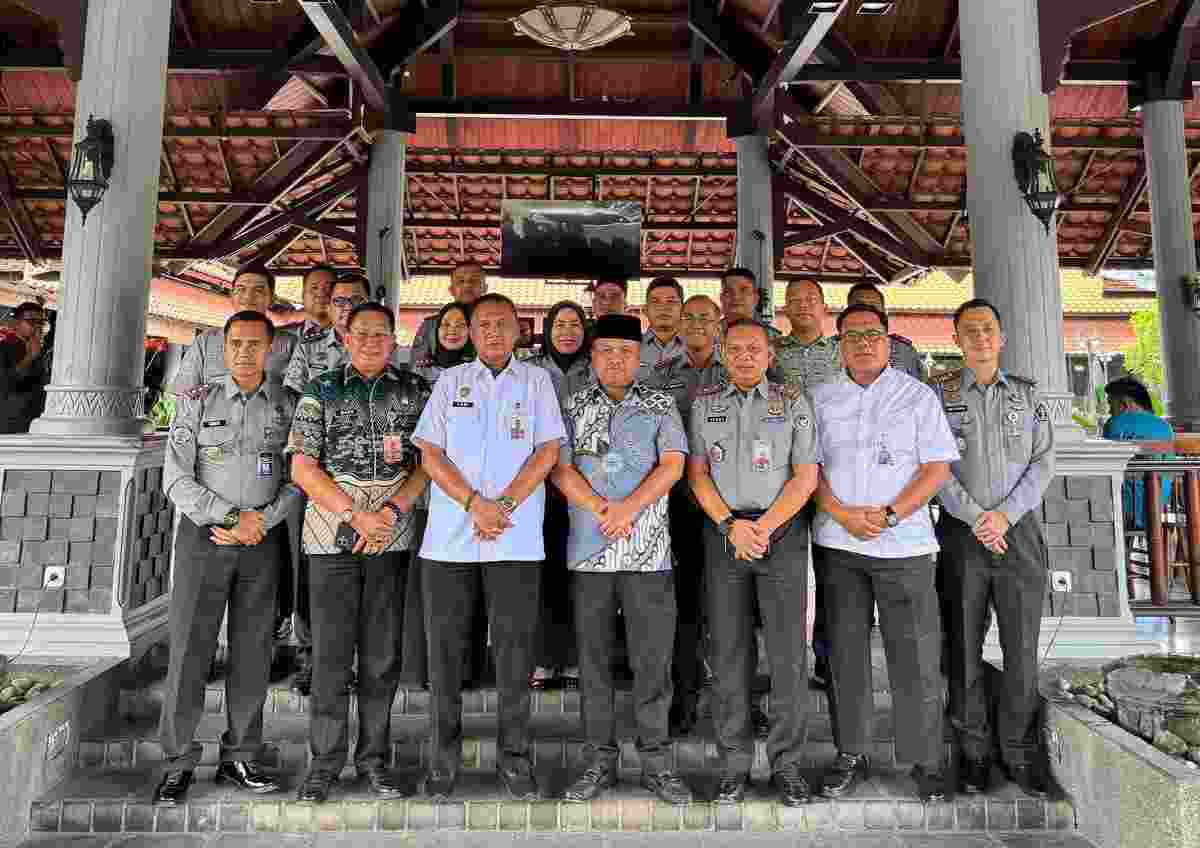 Karutan Kelas 1 Medan Ikuti Silaturahmi Lebaran, Wakil Ketua Komisi XIll DPR RI, Sugiat Santoso Bersama Pemasyarakatan Sumut